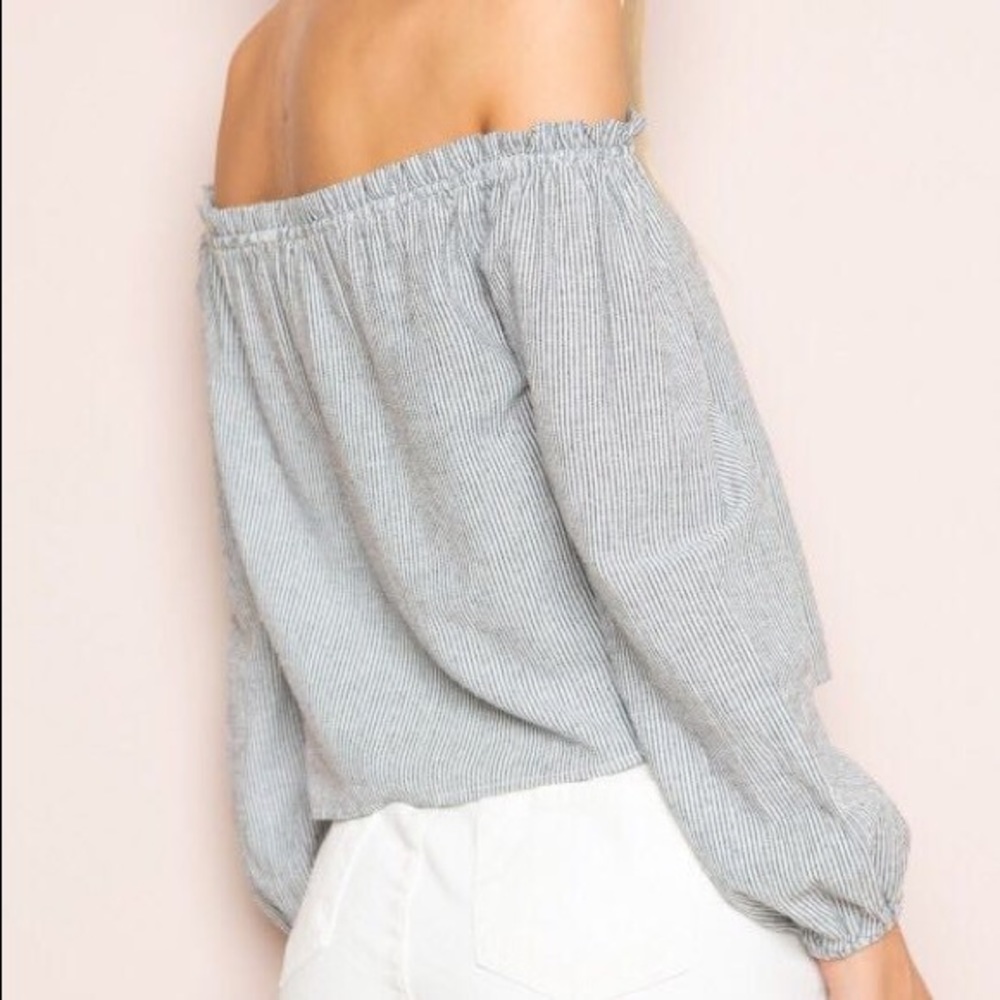 Brandy Melville off shoulder Theia top
